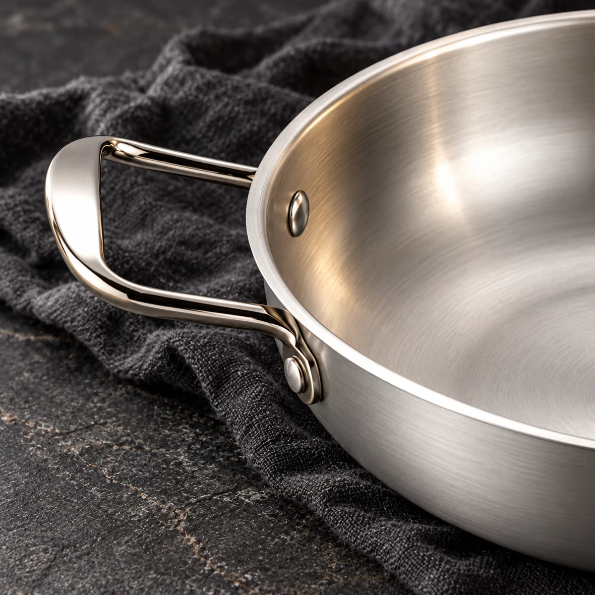 Silver loop handle and brushed pan interior